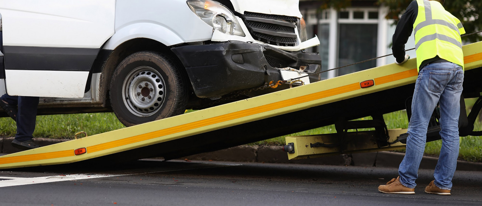  Véhicule utilitaire accidenté et remorqué